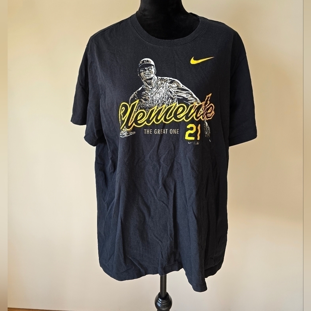 Roberto Clemente Statue Shirt Pittsburgh Pirates Cooperstown Collection Men XXL.